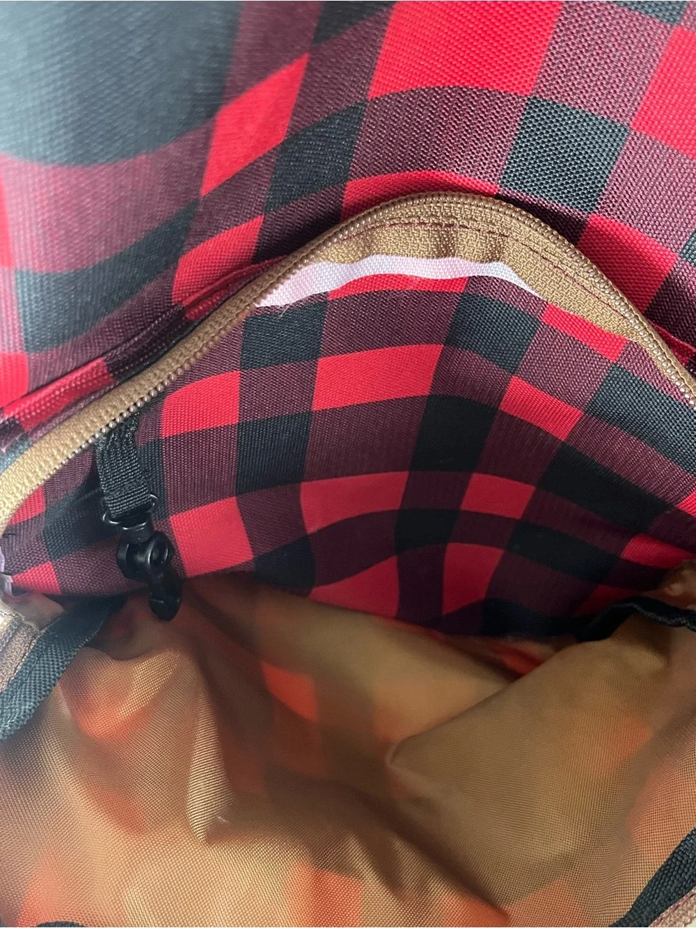 Kavu red black